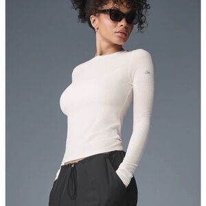 ALO Yoga Ribbed Long Sleeve Crewneck Top in Cream